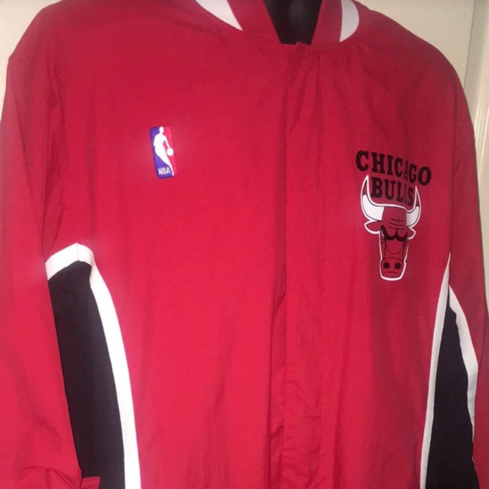 Chicago Bulls Mitchell and Ness Jacket - Picture 4 of 8